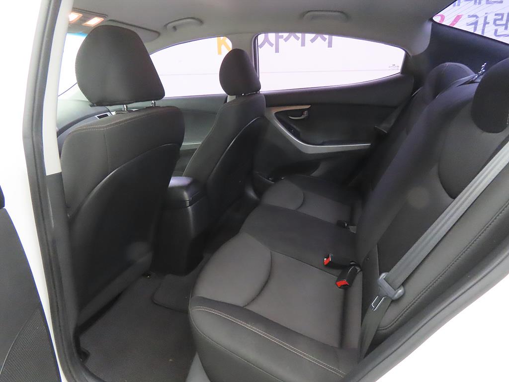 HYUNDAI Avante - Vista 6