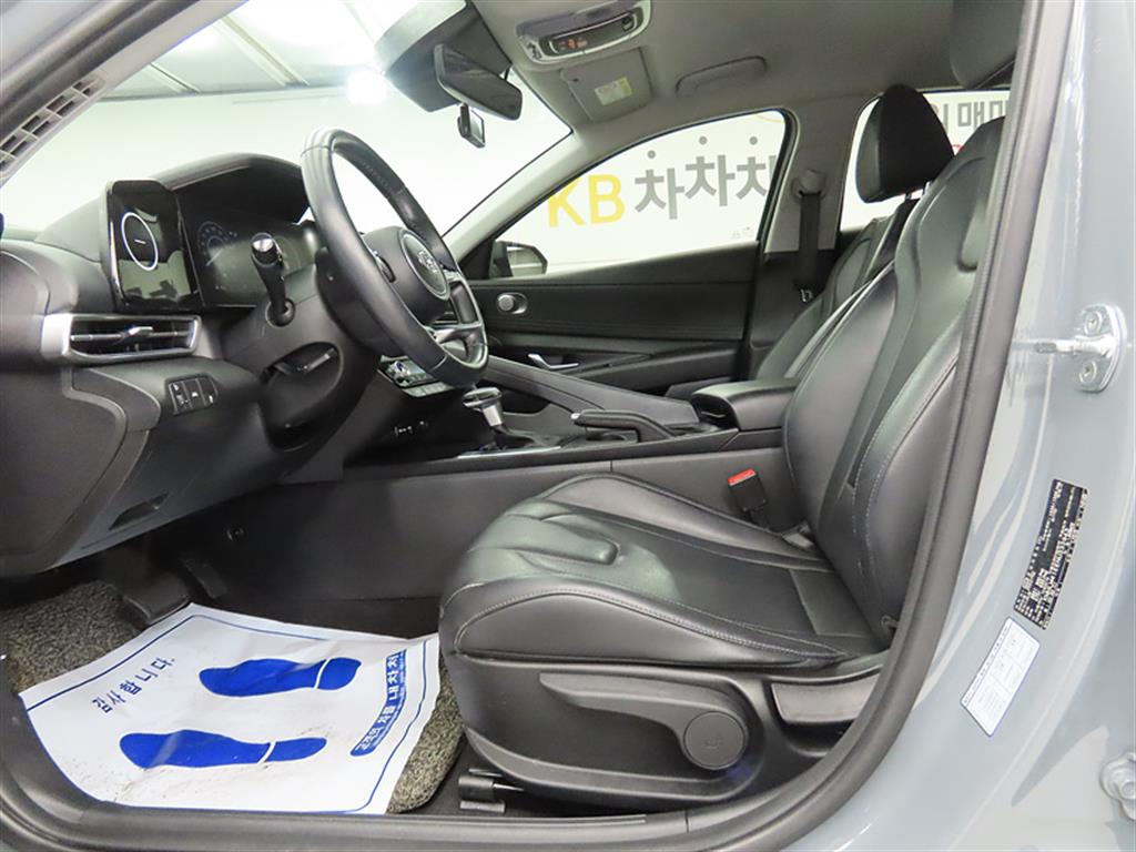 HYUNDAI Avante - Vista 5