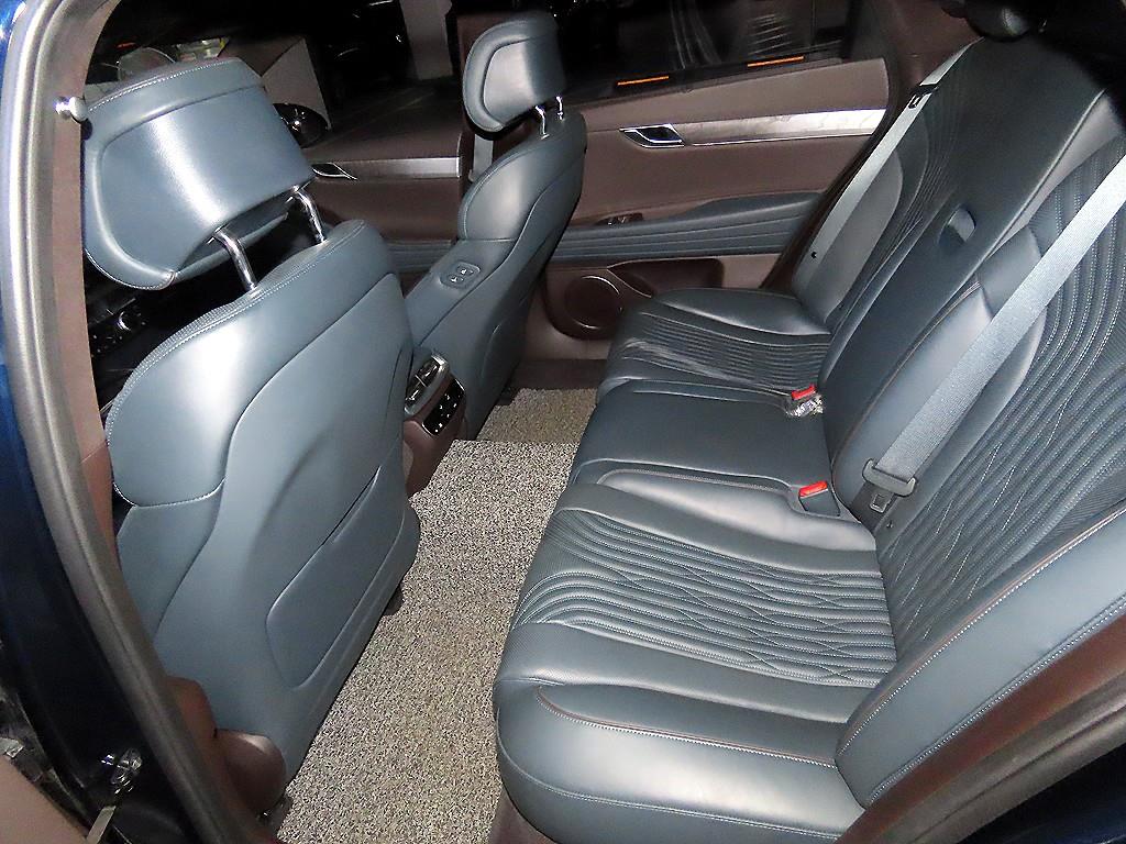 Genesis G80 - Vista 12