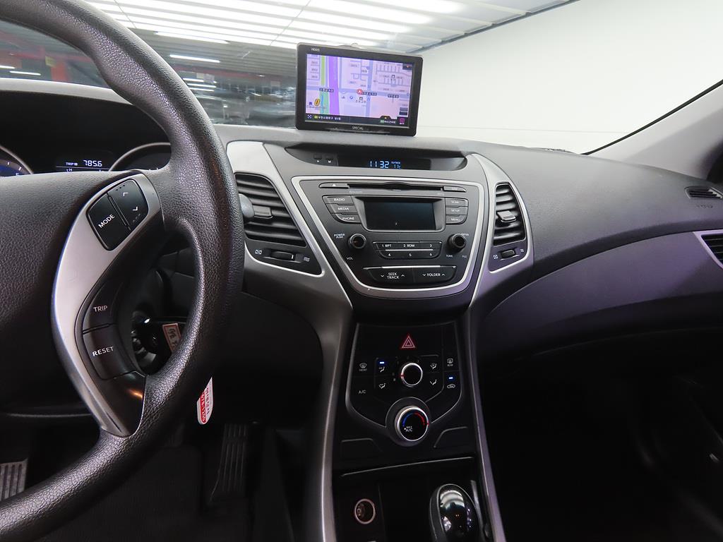 HYUNDAI Avante - Vista 11