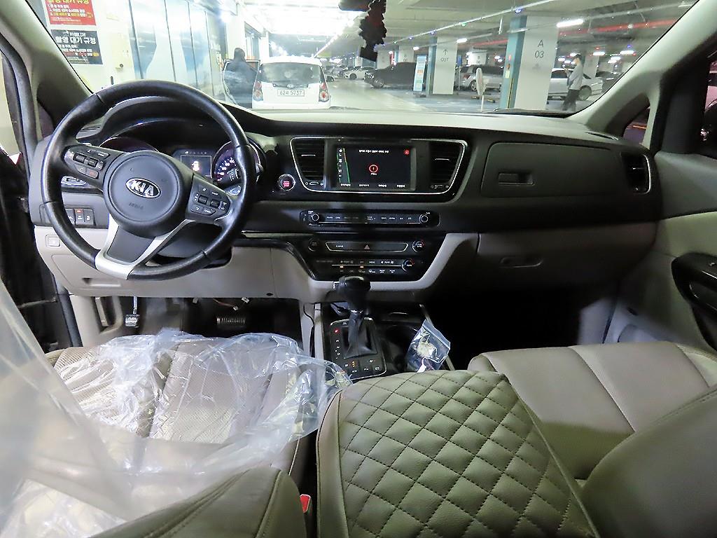 KIA Carnival - Vista 10