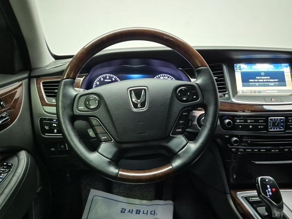 HYUNDAI Equus - Vista 8