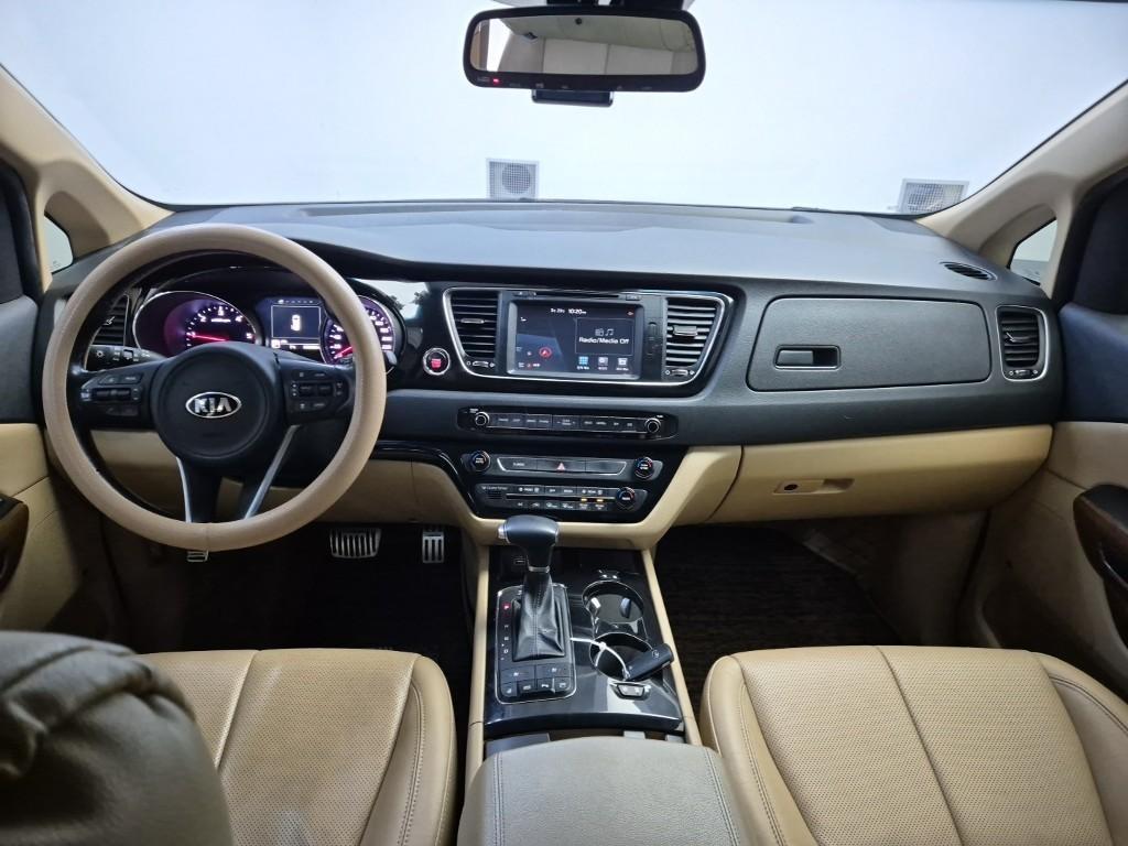 KIA Carnival - Vista 6