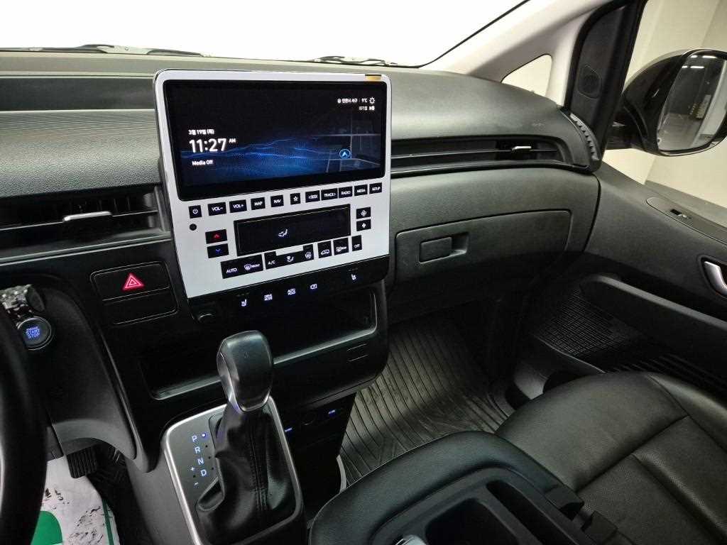 HYUNDAI Staria - Vista 10