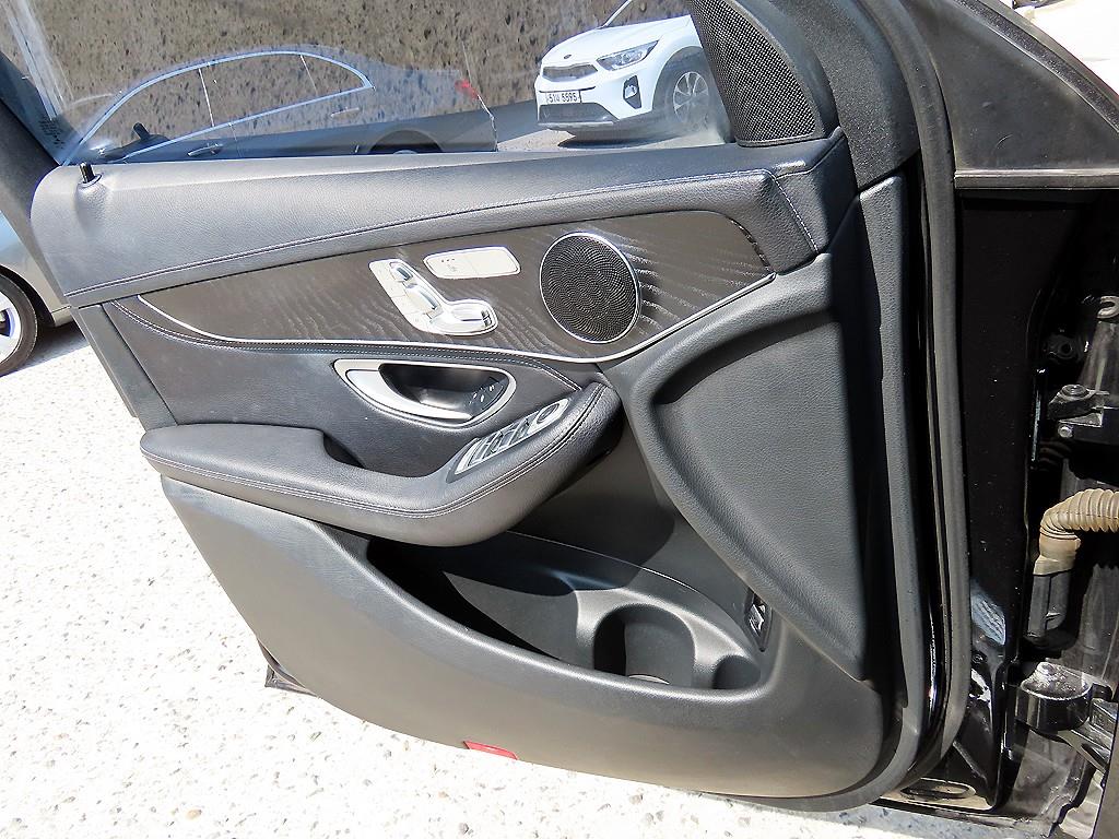 Mercedes Benz GLC Class - Vista 11