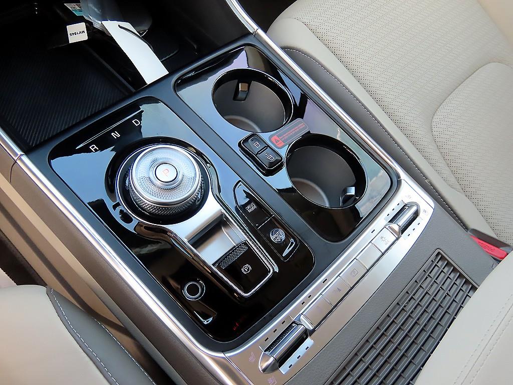 KIA Carnival - Vista 11