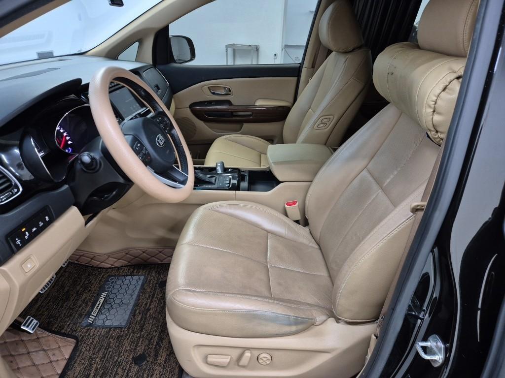 KIA Carnival - Vista 9