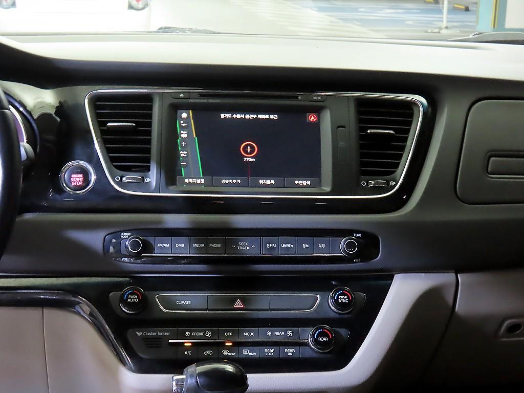 KIA Carnival - Vista 11