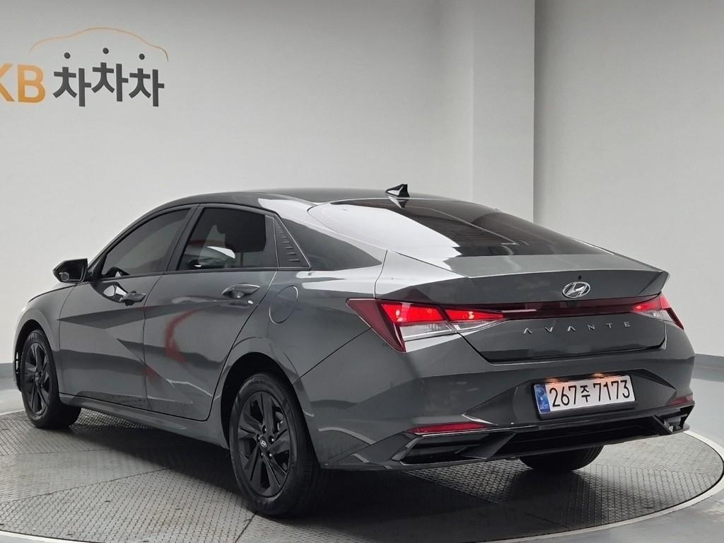 HYUNDAI Avante - Vista 4