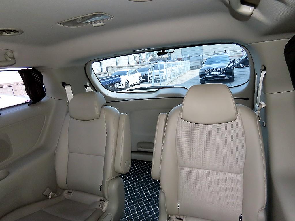 KIA Carnival - Vista 7