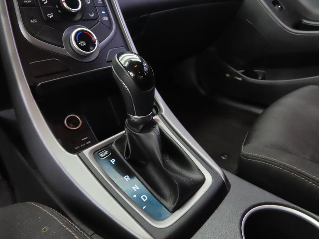 HYUNDAI Avante - Vista 9