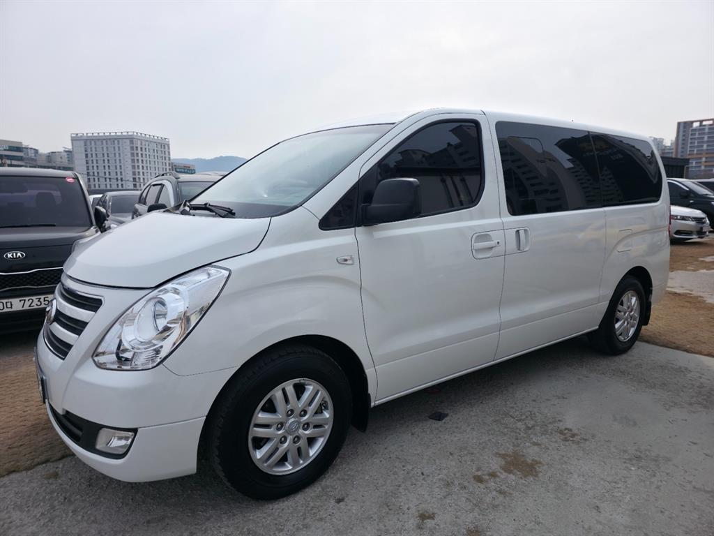 HYUNDAI Starex - Vista 2