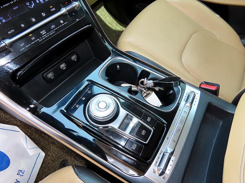 KIA Carnival - Vista 11