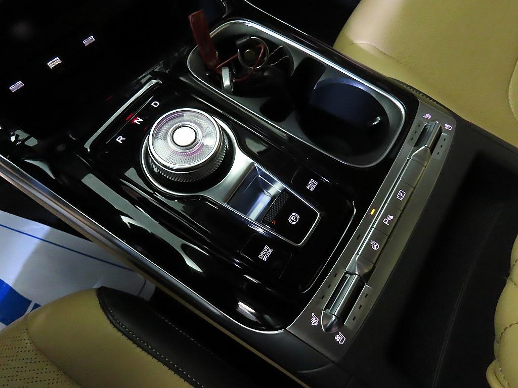 KIA Carnival - Vista 12