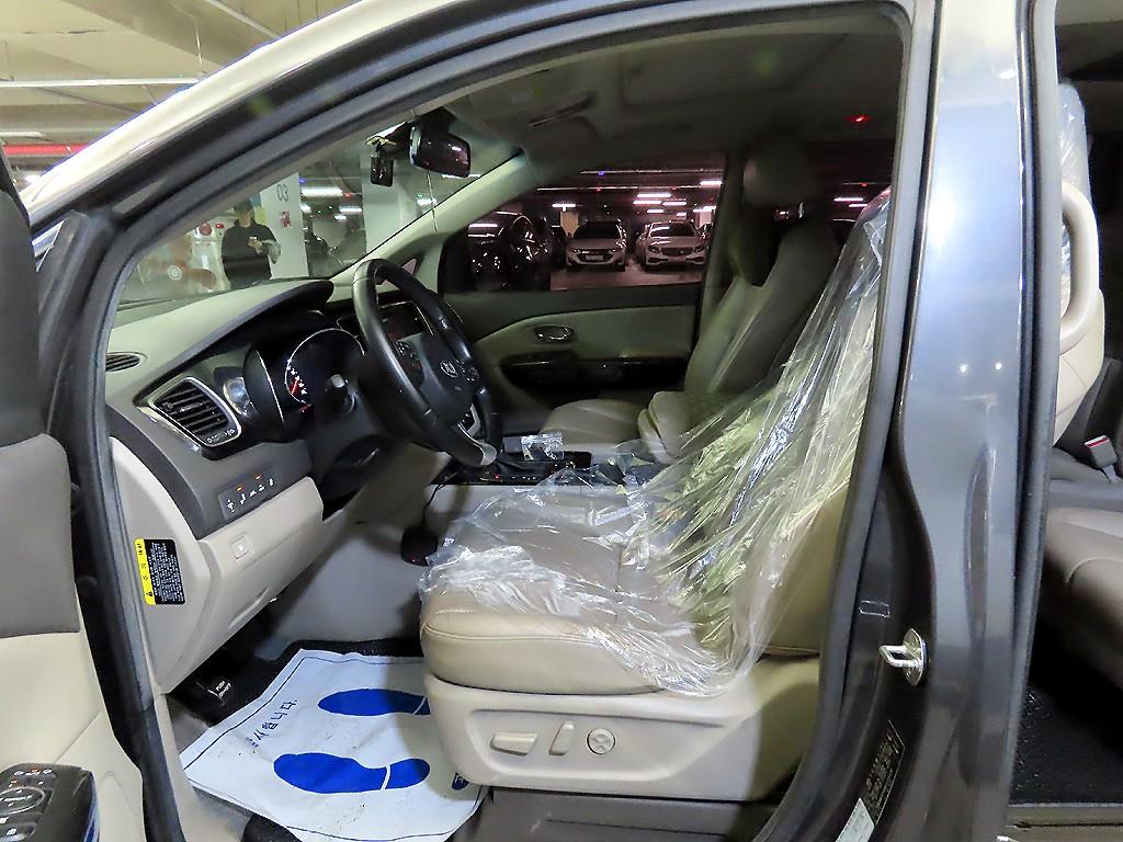 KIA Carnival - Vista 6