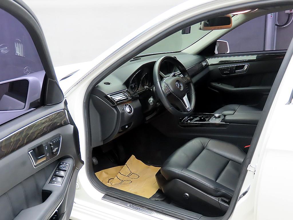 Mercedes Benz E class - Vista 5