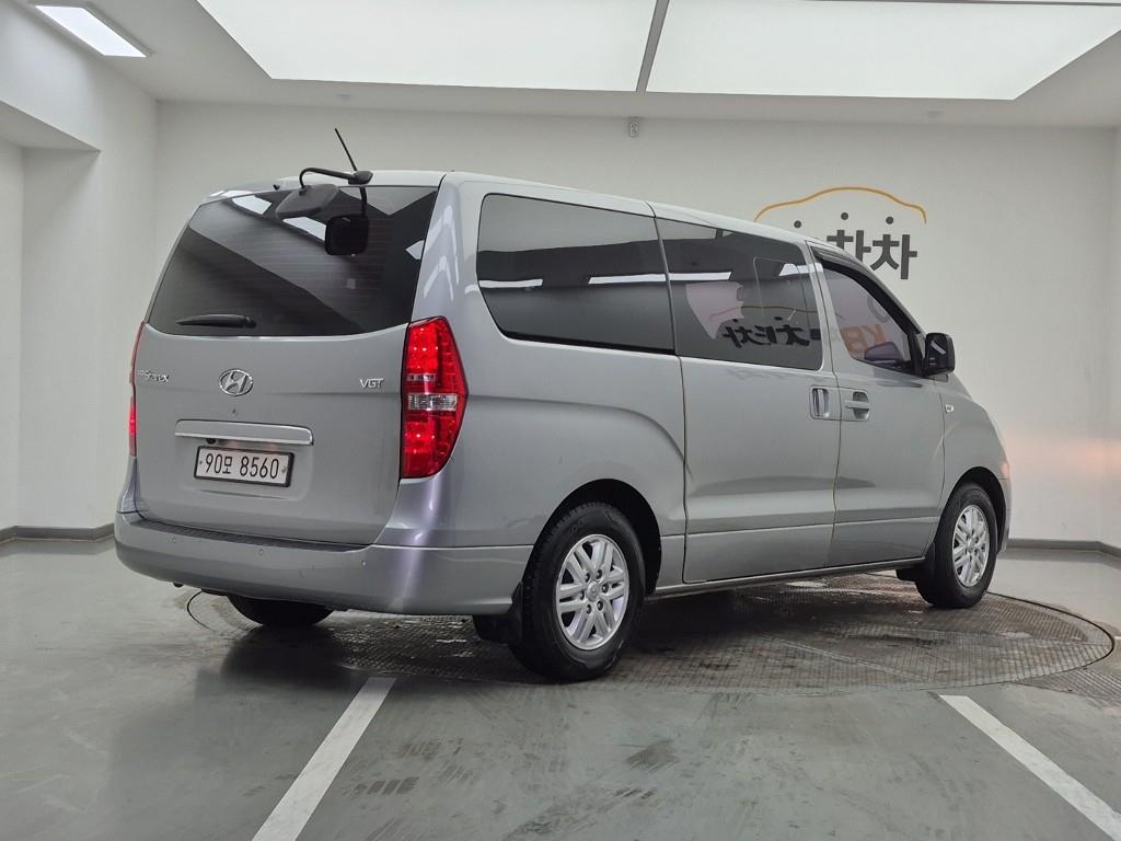 HYUNDAI Starex - Vista 4