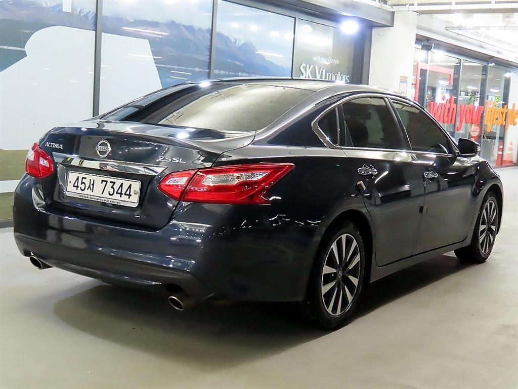 Nissan Altima - Vista 4