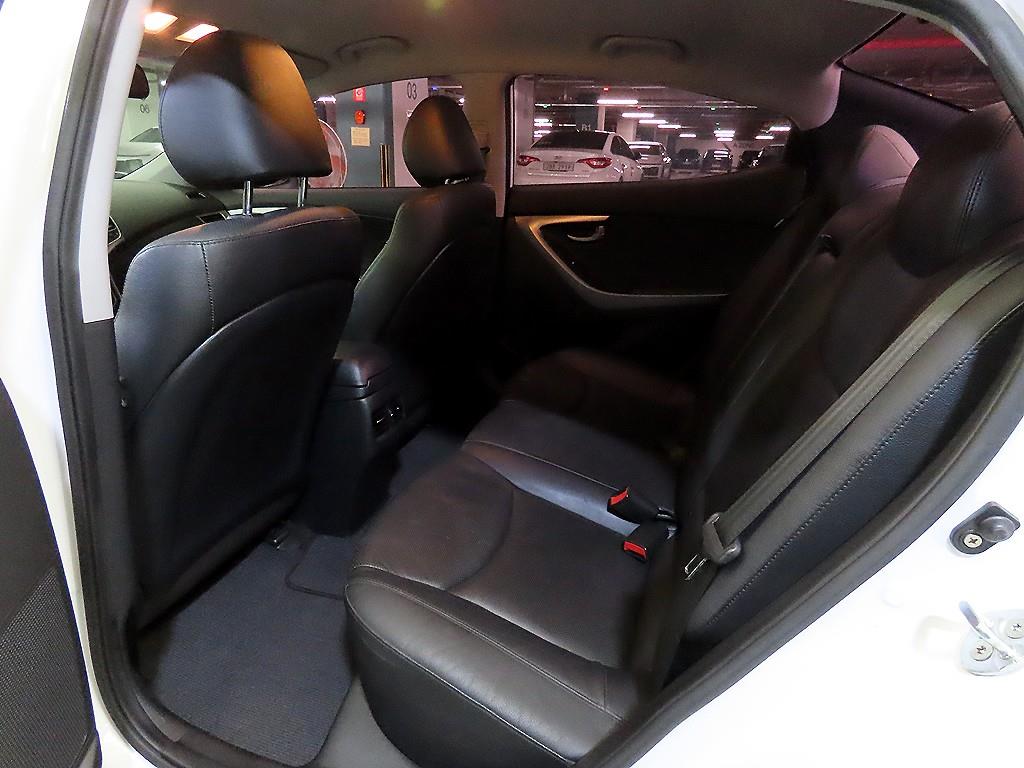 HYUNDAI Avante - Vista 7