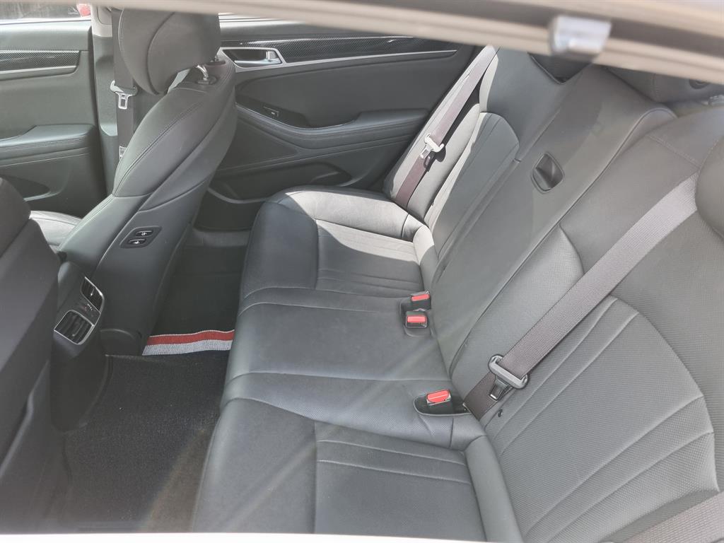 Genesis G80 - Vista 10