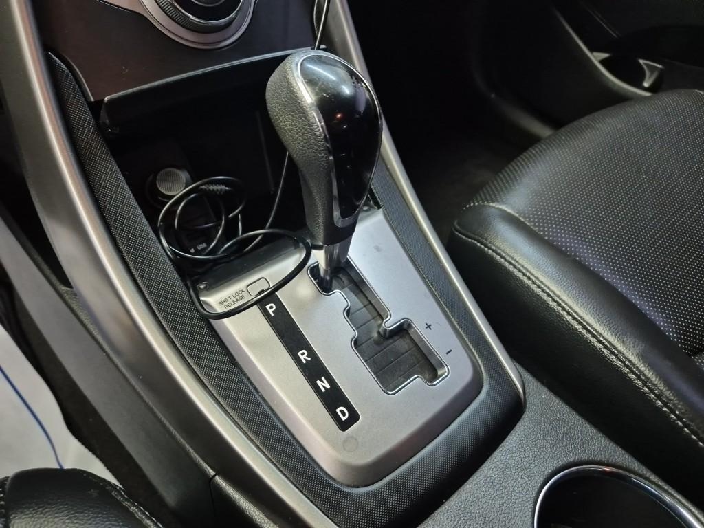 HYUNDAI Avante - Vista 8