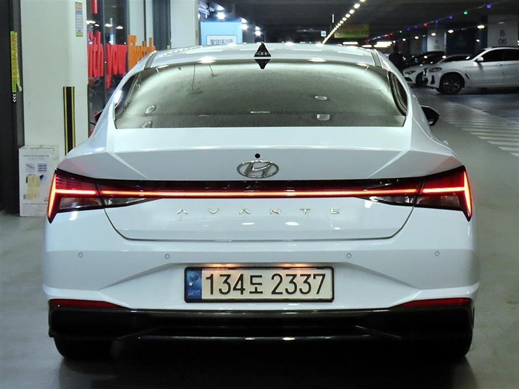 HYUNDAI Avante - Vista 5