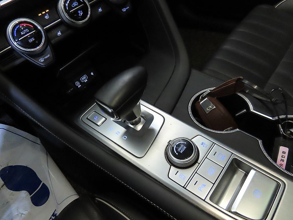 Genesis G70 - Vista 12