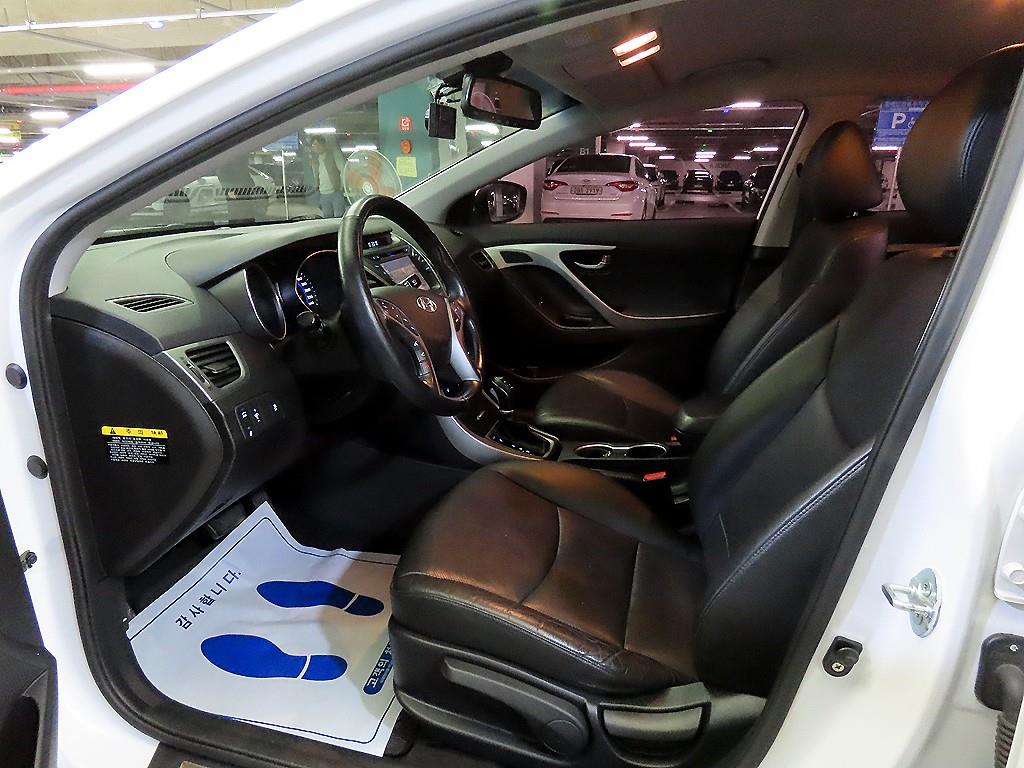 HYUNDAI Avante - Vista 6