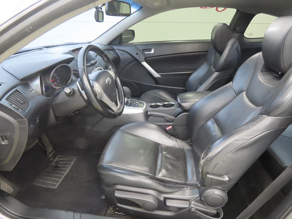 HYUNDAI Genesis - Vista 5