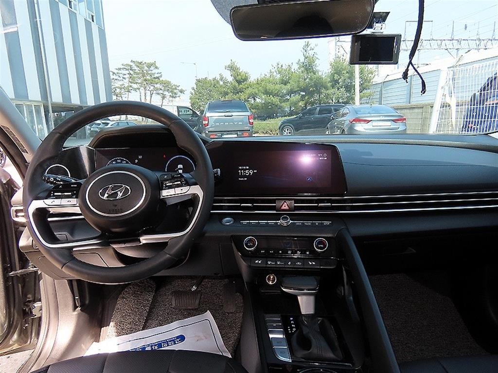 HYUNDAI Avante - Vista 7