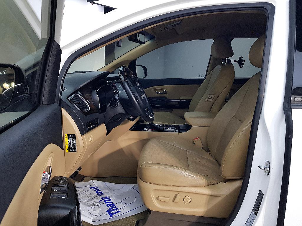 KIA Carnival - Vista 8