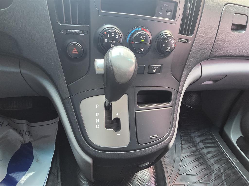 HYUNDAI Starex - Vista 9