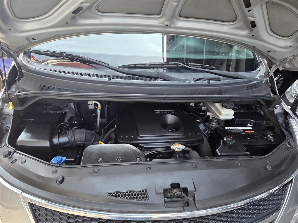 HYUNDAI Starex - Vista 7