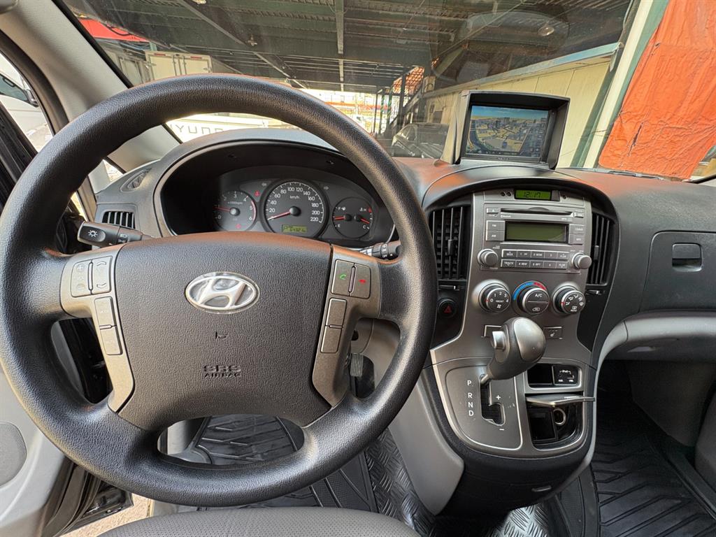 HYUNDAI Starex - Vista 5