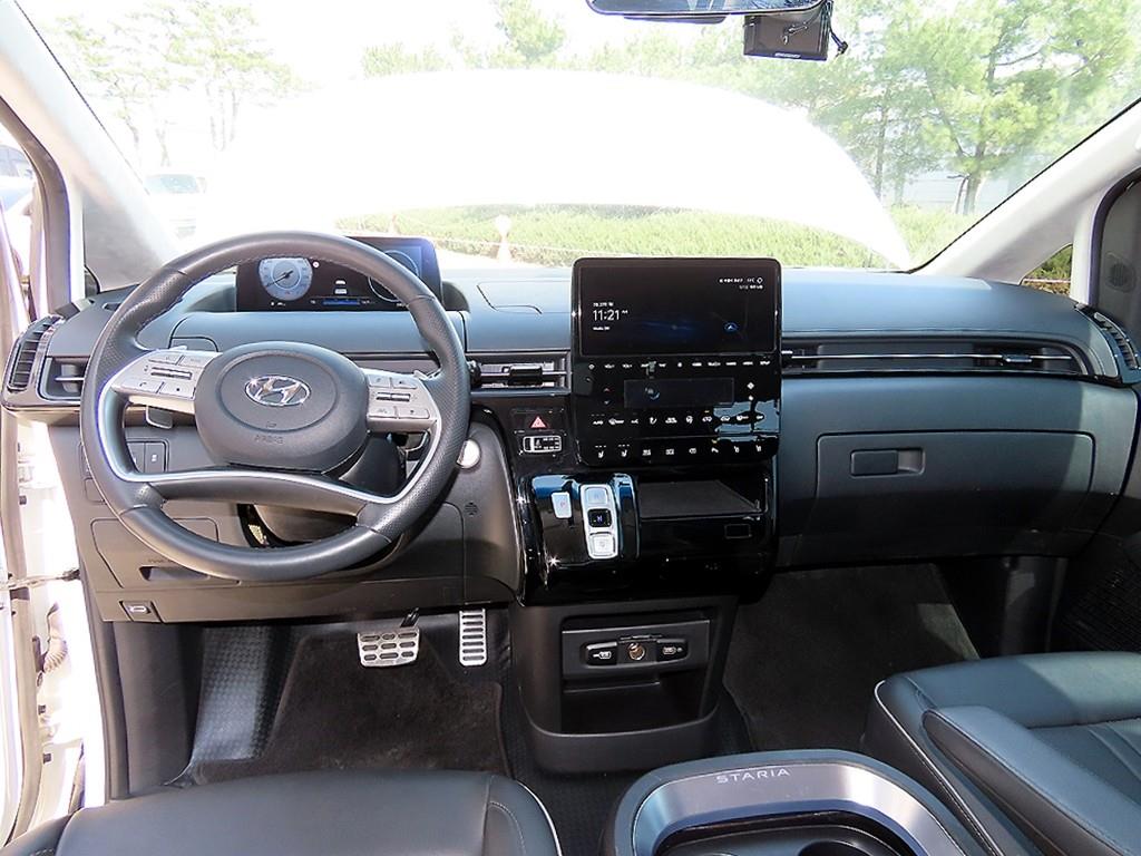 HYUNDAI Staria - Vista 8