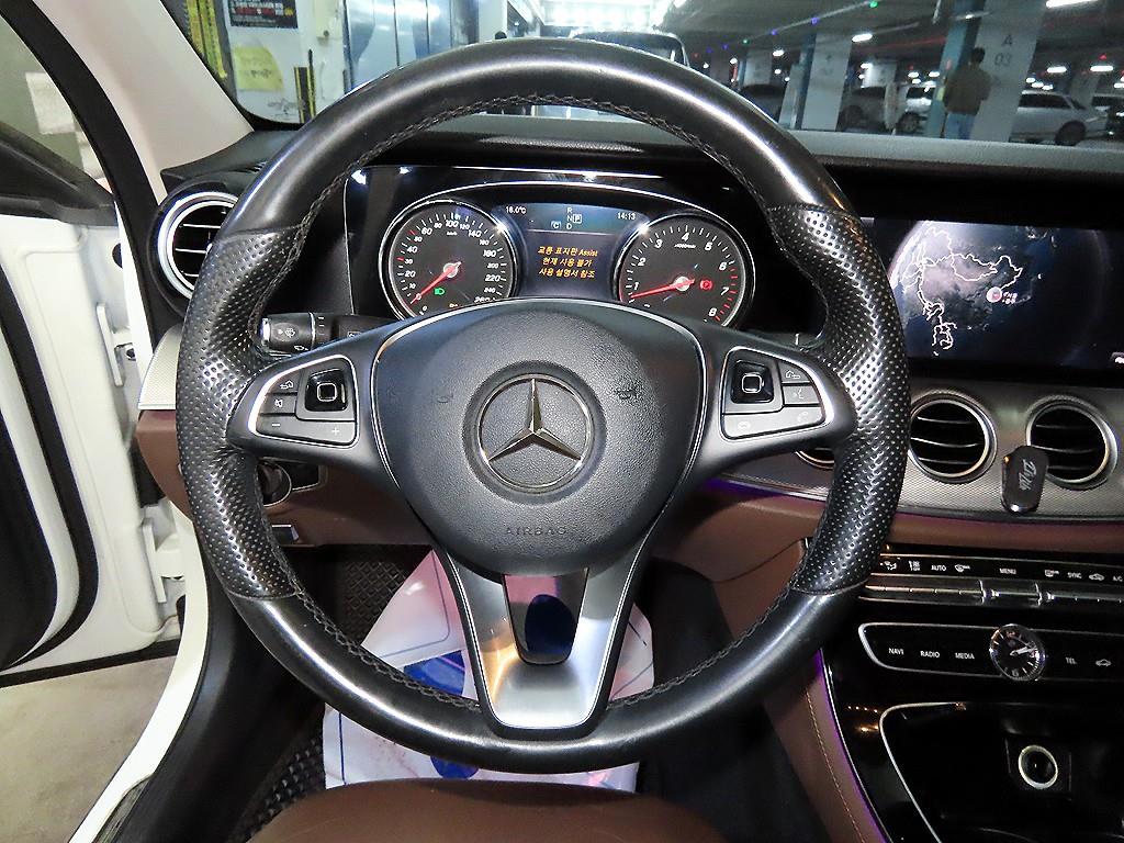 Mercedes Benz E class - Vista 8