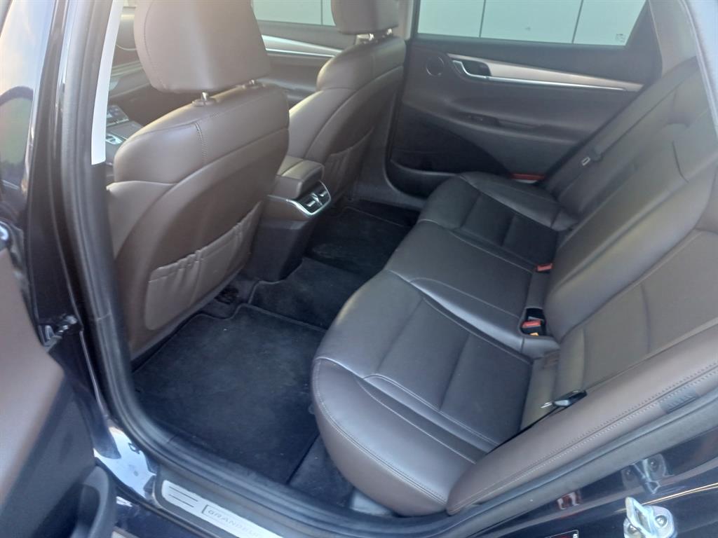 HYUNDAI Grandeur - Vista 7