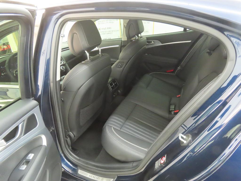 Genesis G70 - Vista 6