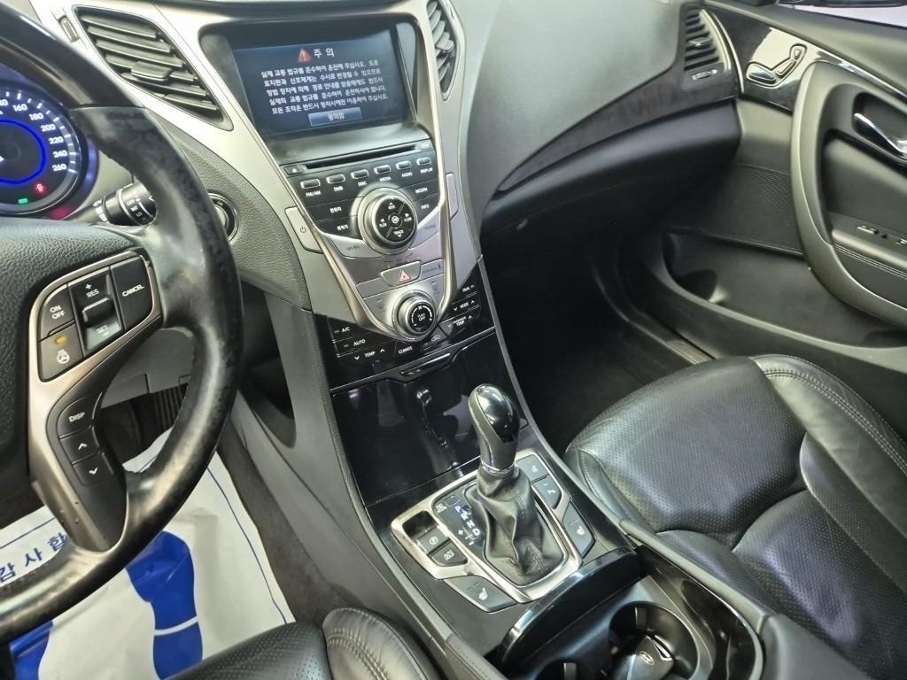 HYUNDAI Grandeur - Vista 10