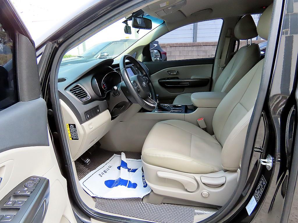 KIA Carnival - Vista 5