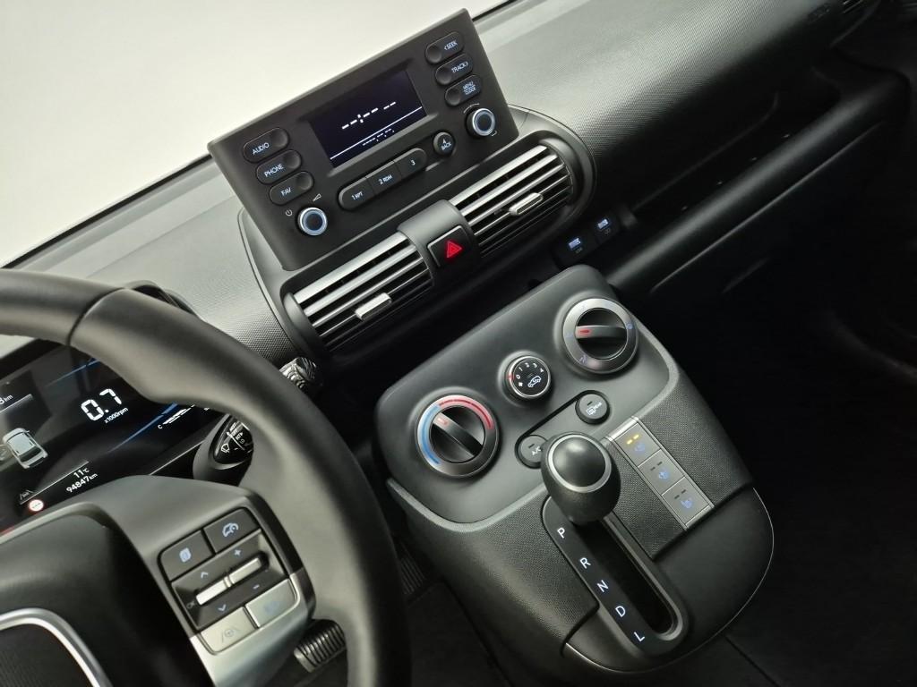 HYUNDAI Casper - Vista 9