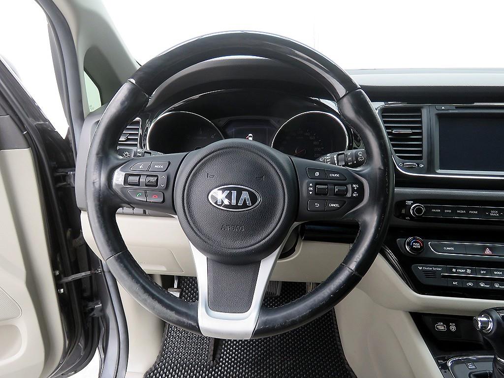 KIA Carnival - Vista 10