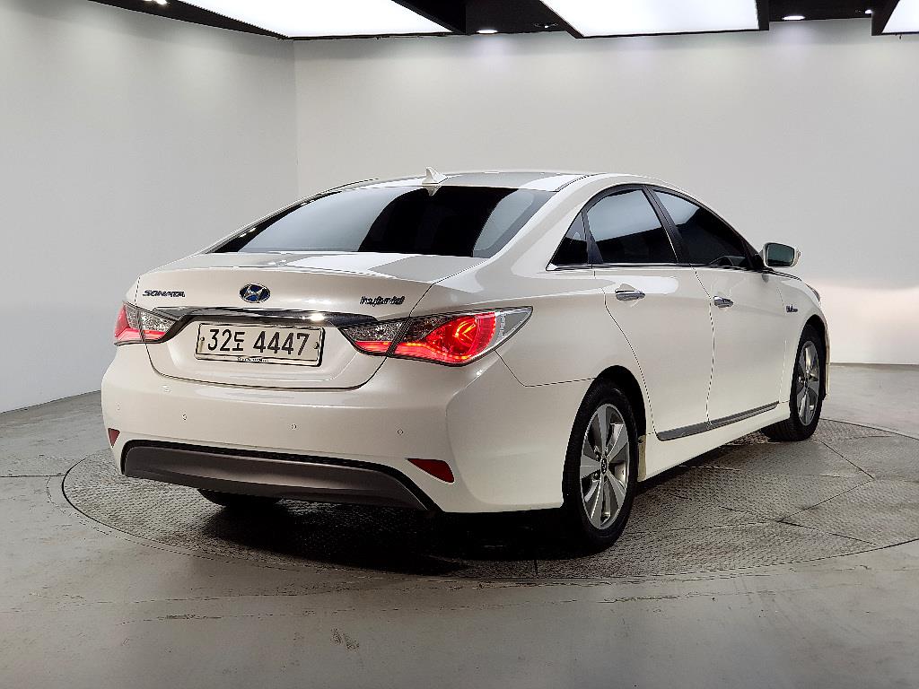 HYUNDAI Sonata - Vista 4