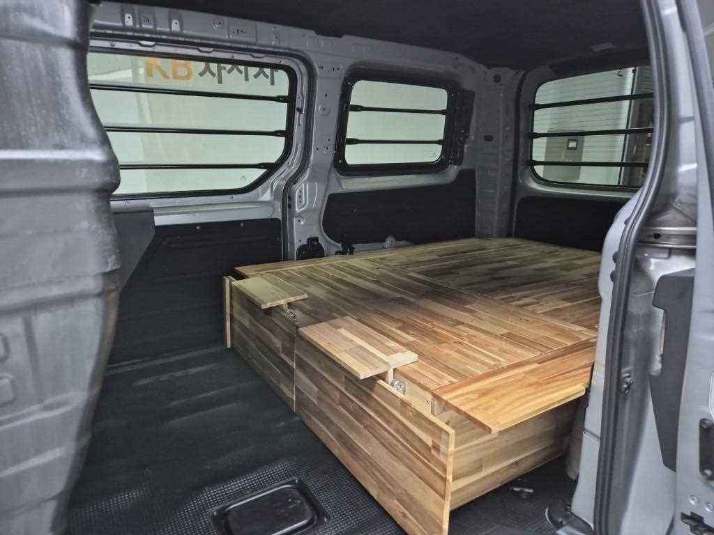 HYUNDAI Staria - Vista 12