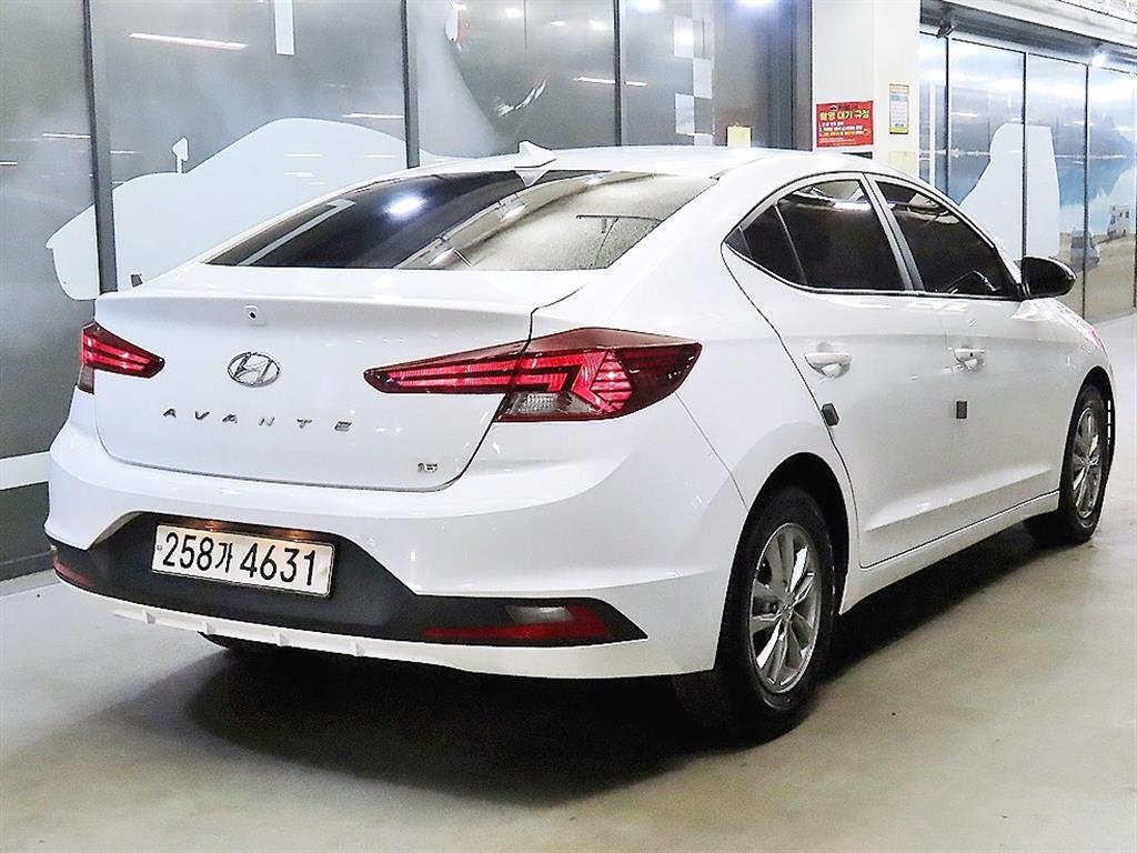 HYUNDAI Avante - Vista 4