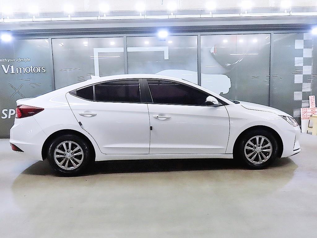 HYUNDAI Avante - Vista 3