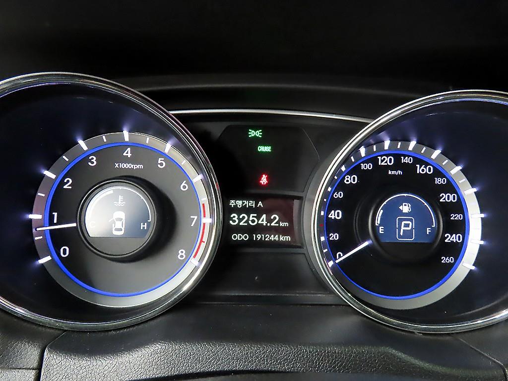 HYUNDAI Sonata - Vista 8