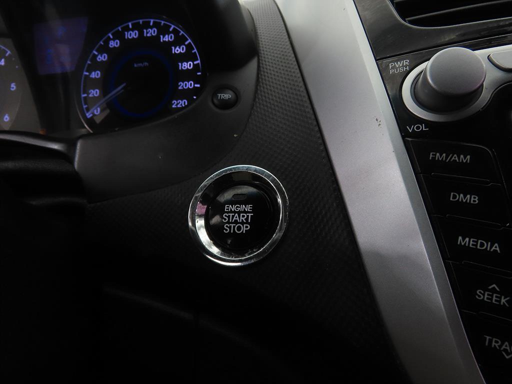 HYUNDAI Accent 2014 Gris - Importación desde Corea - HF Imports Iquique - Foto 16