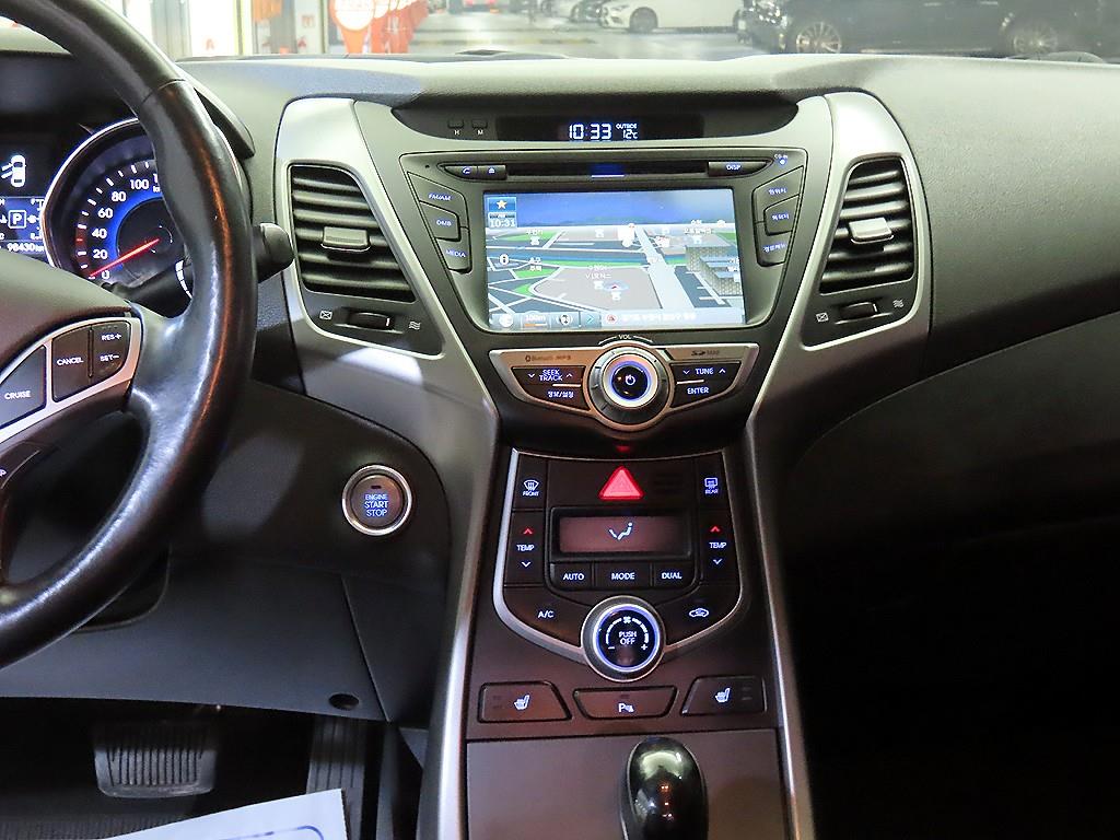 HYUNDAI Avante - Vista 11