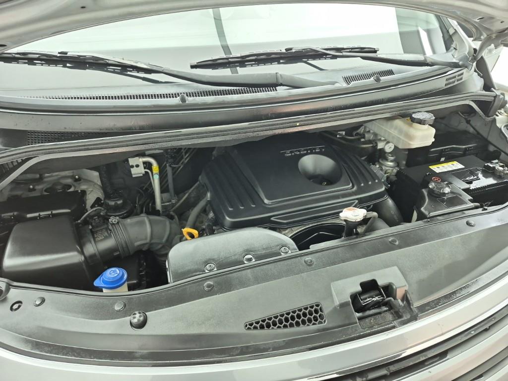 HYUNDAI Starex - Vista 6